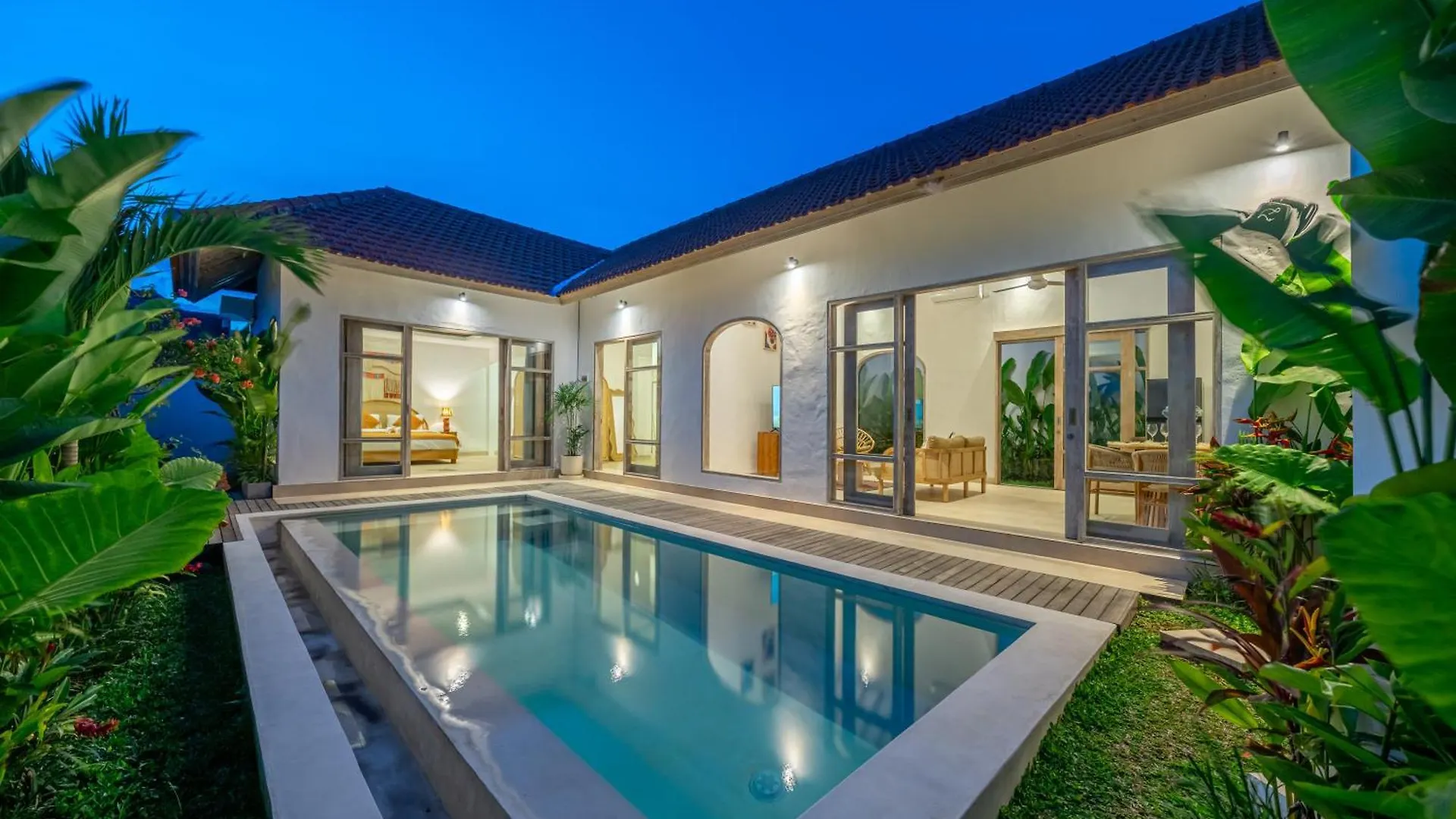 Bambola - Stunning New Luxury Villa In Kerobokan With Expansive Pool - Your Dream Home Awaits! Canggu