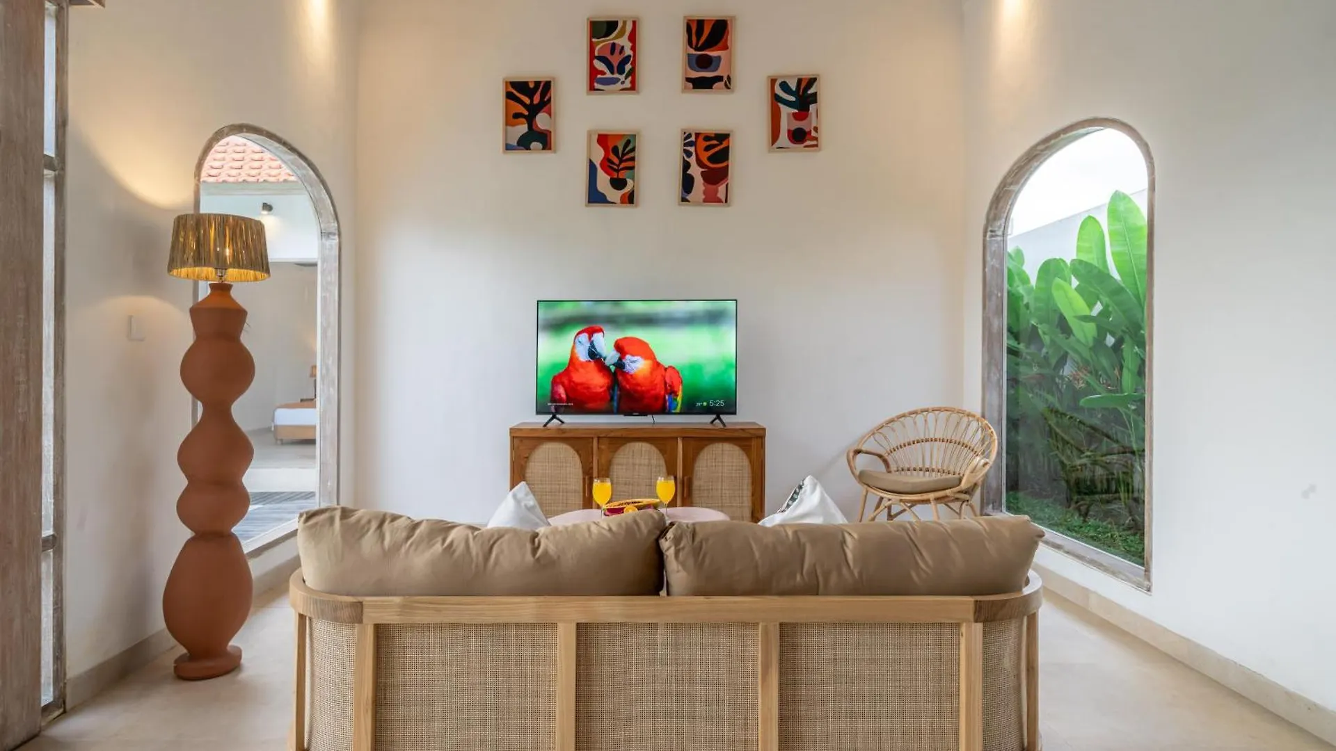Bambola - Stunning New Luxury Villa In Kerobokan With Expansive Pool - Your Dream Home Awaits! Canggu